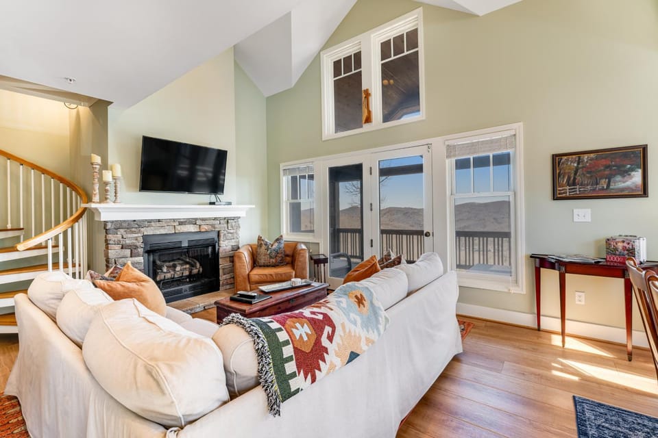 Echota Wintergreen Views Apartment in Watauga