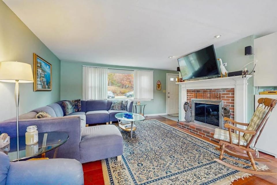 Bourne's Pond Hideaway House in East Falmouth