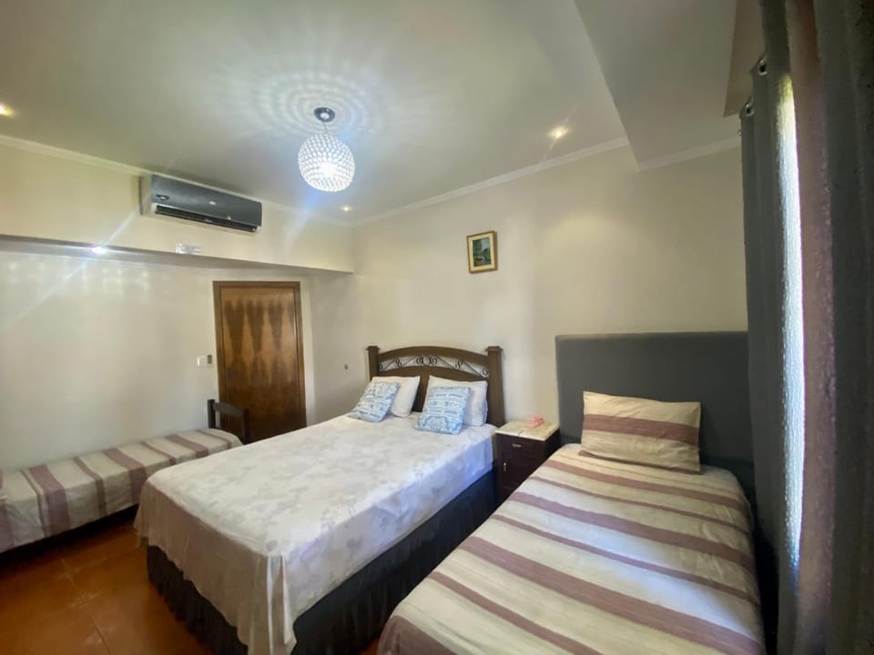 Bed, TV and multimedia, Photo of the whole room, Bedroom, air conditioner