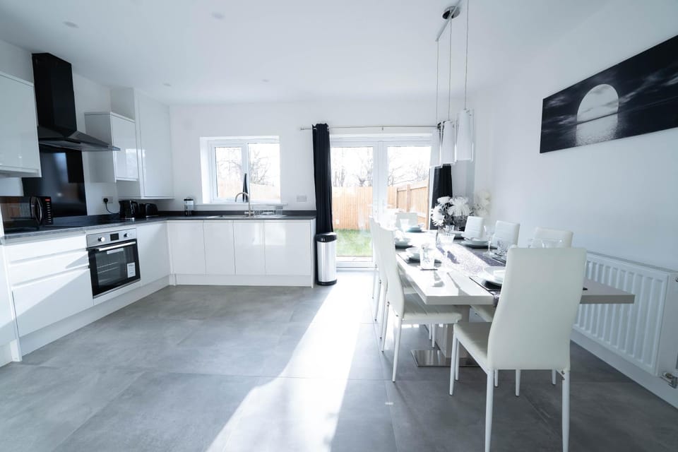 Dining area, kitchen