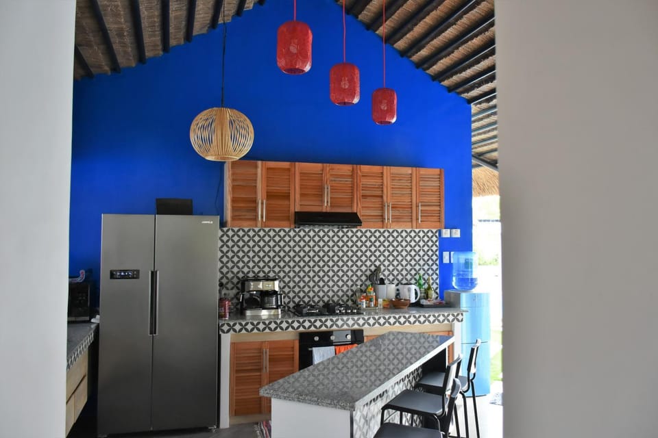 Kitchen or kitchenette, Lounge or bar