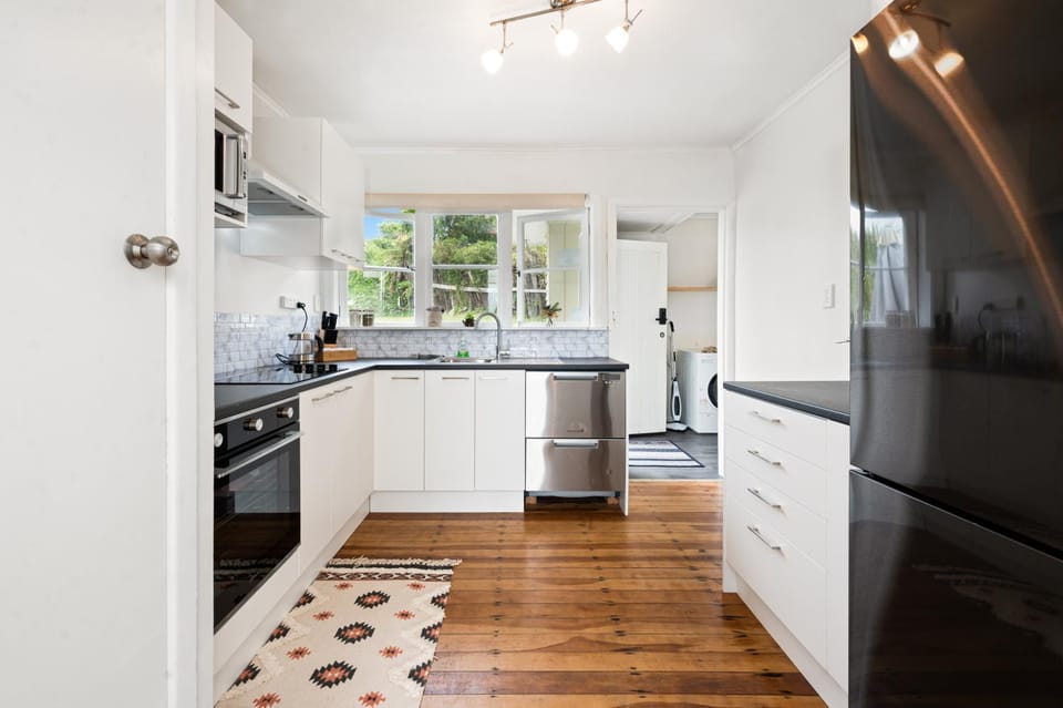 Coffee/tea facilities, dishwasher, minibar, pet friendly, kitchen
