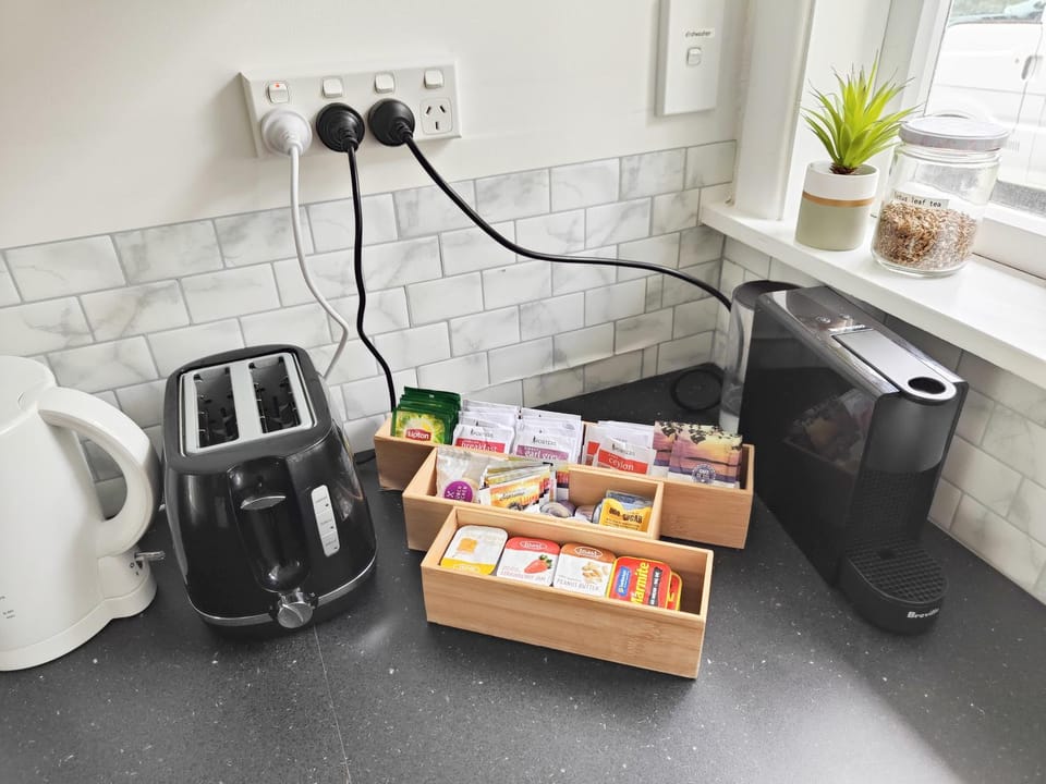 Coffee/tea facilities, Kitchen or kitchenette, Food and drinks, toaster, kitchen