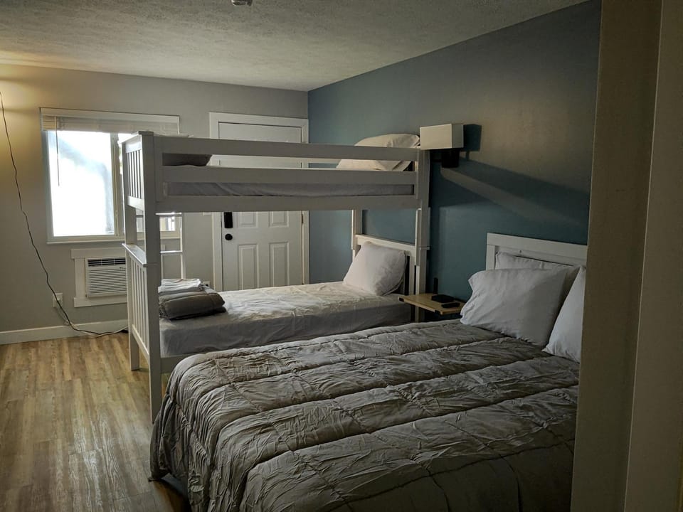 Shafer Lakeside Resort Hotel in Indiana