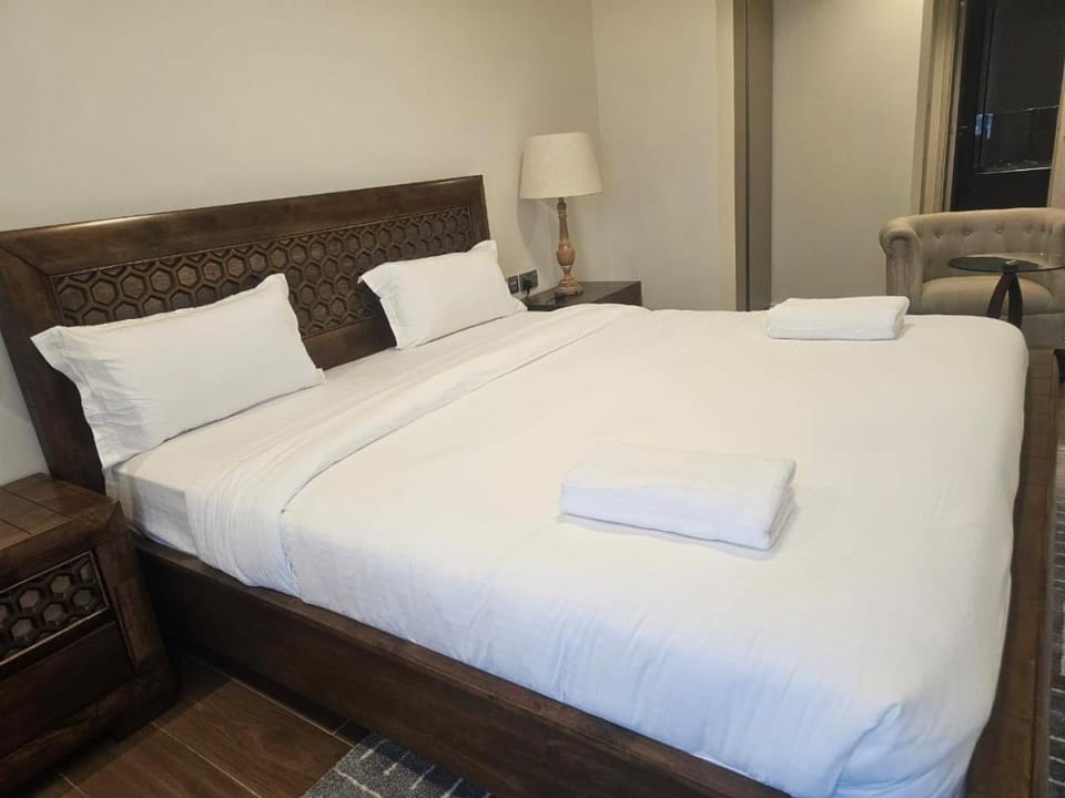 Bed, Photo of the whole room, Bedroom, towels