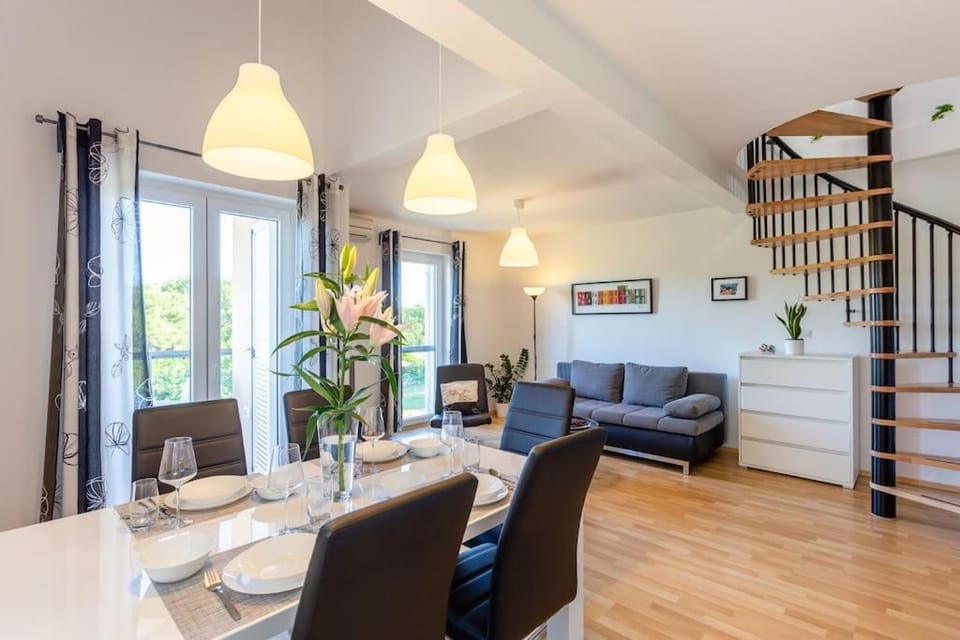 Living room, Dining area