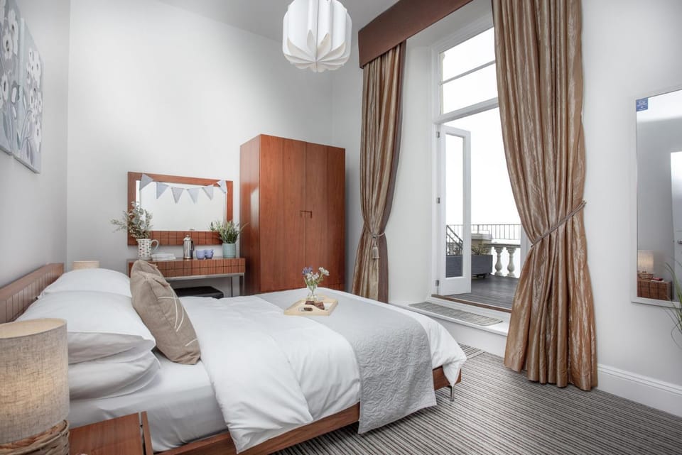 Bed, Bedroom, towels, wardrobe