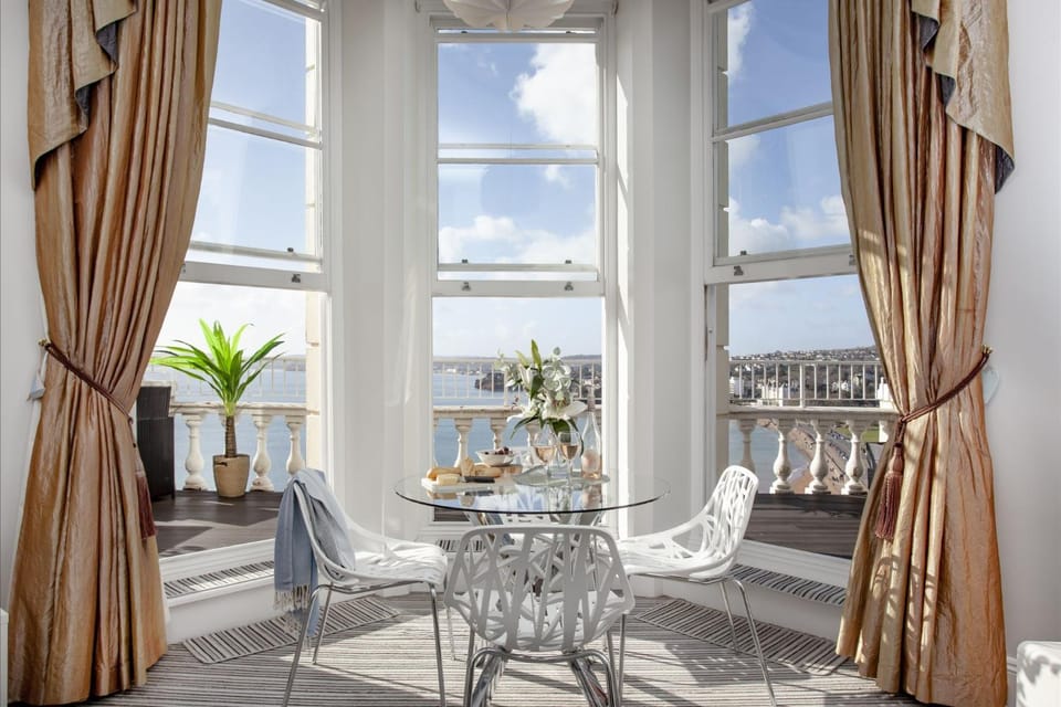View (from property/room), Balcony/Terrace, Seating area, Dining area, Sea view