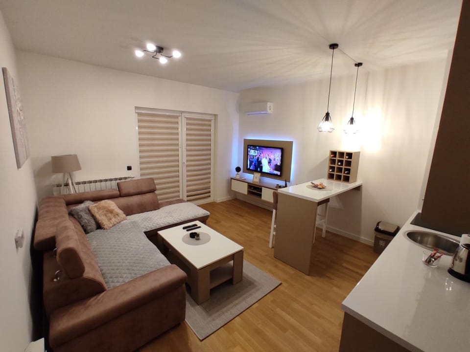 Communal lounge/ TV room, TV and multimedia, Living room, Seating area