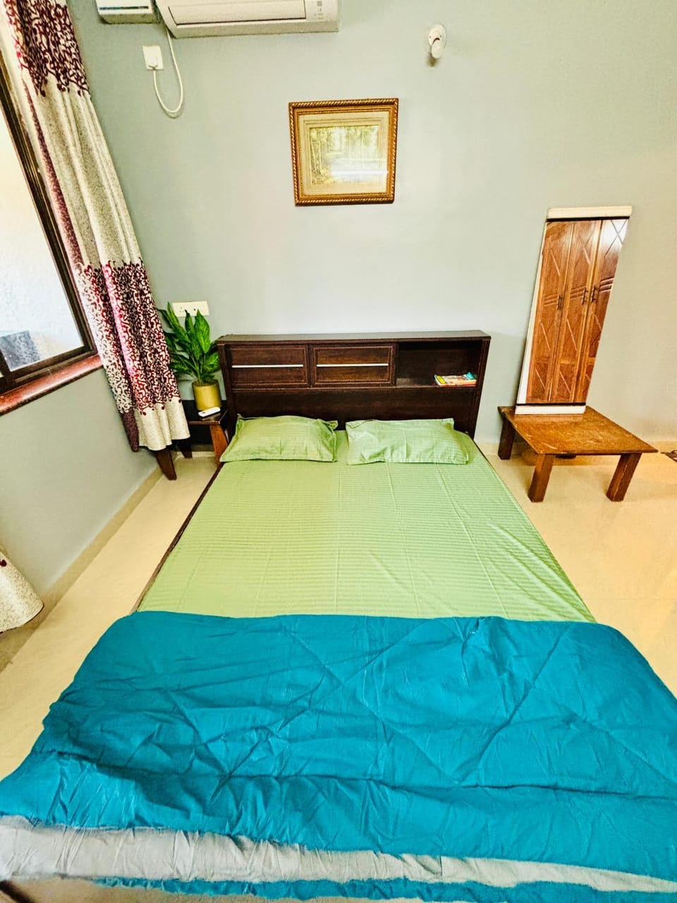 Bed, Photo of the whole room, Bedroom, air conditioner