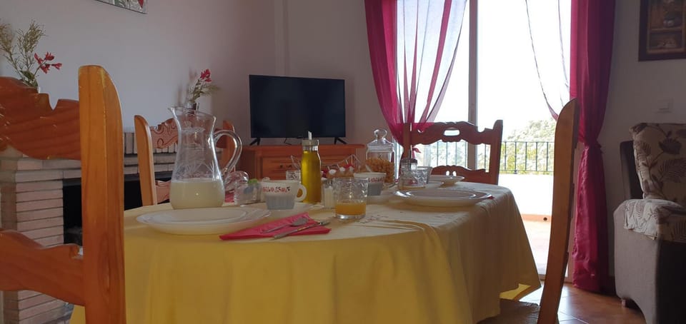 TV and multimedia, Dining area, Evening entertainment