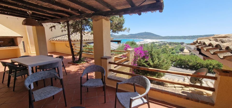 Natural landscape, View (from property/room), Balcony/Terrace, Dining area, Lake view, Sea view
