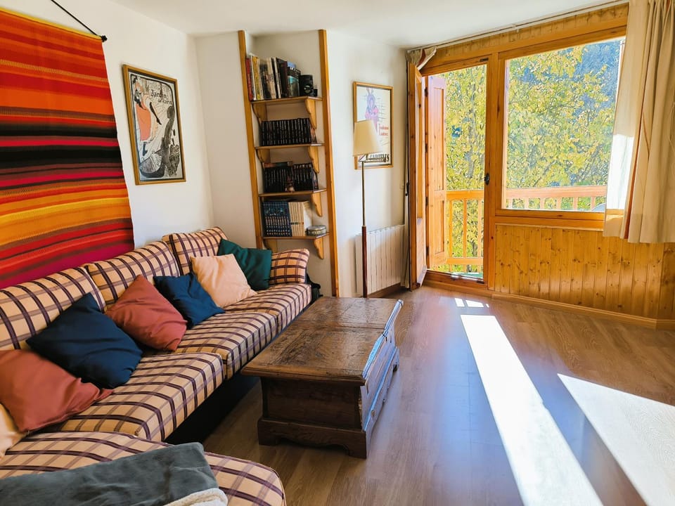 Living room, Mountain view
