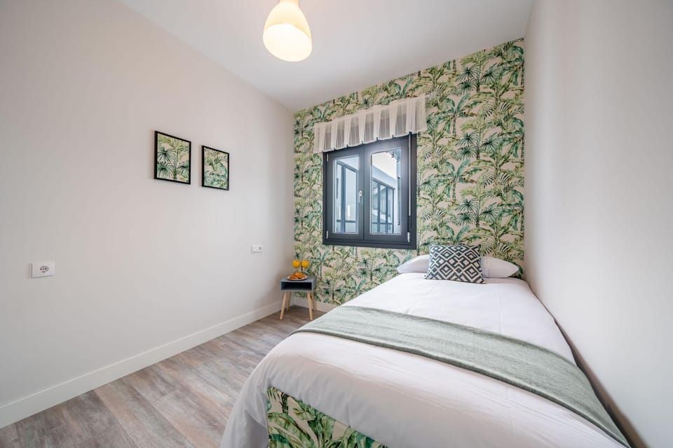 Photo of the whole room, Bedroom