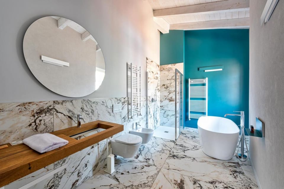 Shower, Toilet, Bathroom, Bath, bidet, towels