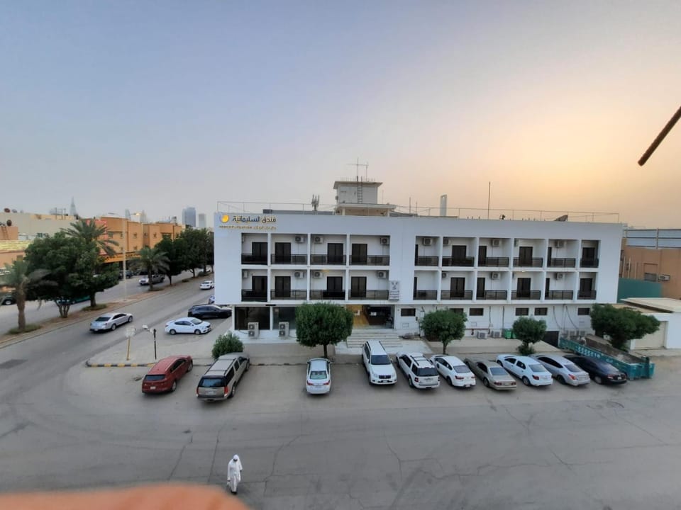 Property building, Day, Street view, Location, Sunrise, Sunset, Parking