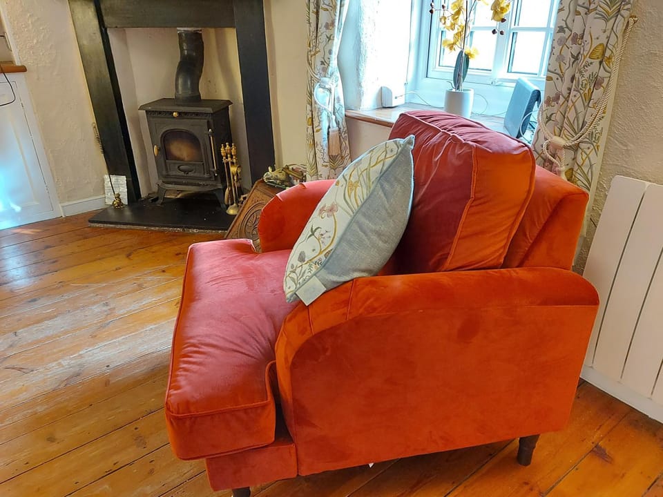 Living room, Seating area, fireplace