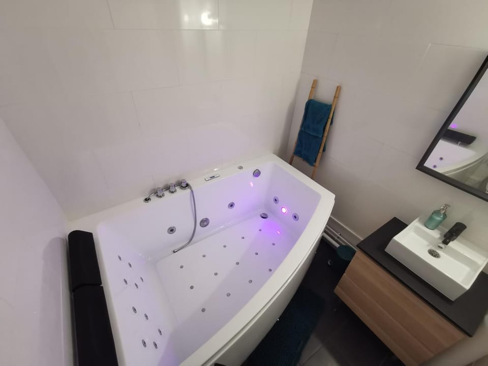 Suite Perla - Balnéo et Sauna Apartment in Île-de-France