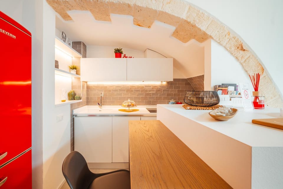Kitchen or kitchenette, Dining area, minibar, oven, pet friendly, stove