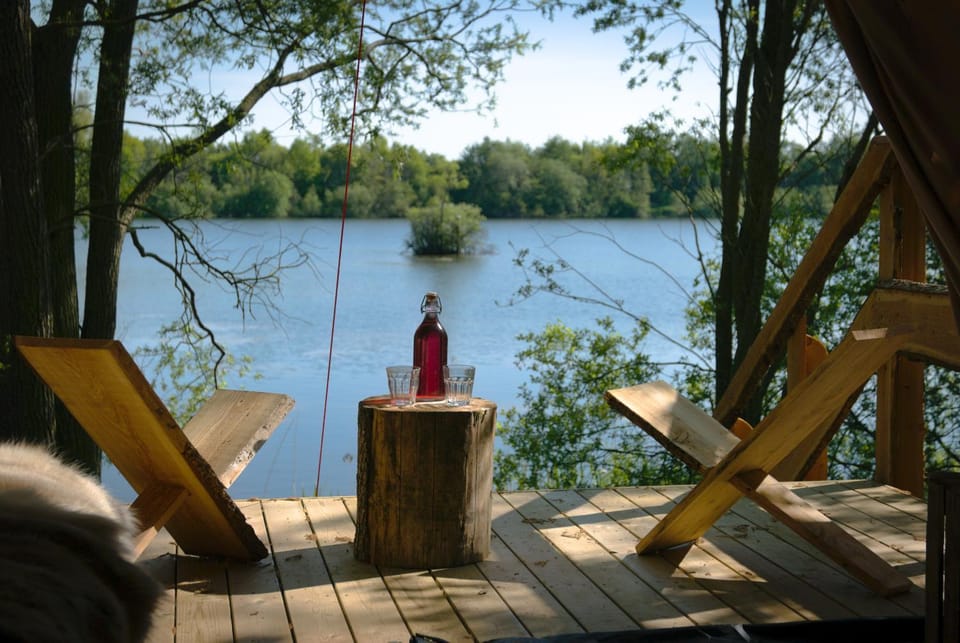 Natural landscape, Balcony/Terrace, Seating area, Lake view