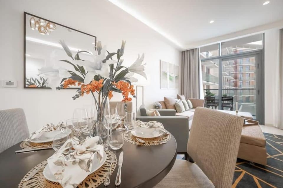 Frank Porter - DAMAC Celestia Apartment in Dubai