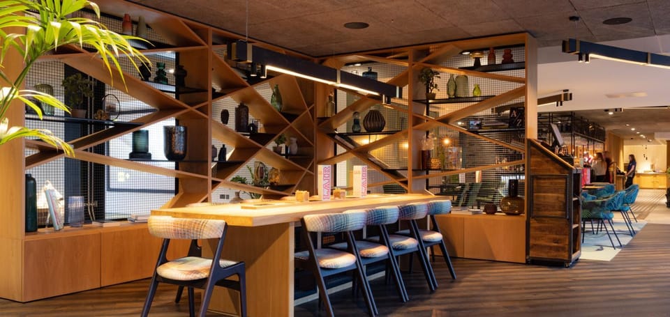 Restaurant/places to eat, Lounge or bar, Food and drinks, Seating area, Dining area, Food, Lunch, Dinner, Drinks, Alcoholic drinks, Non alcoholic drinks