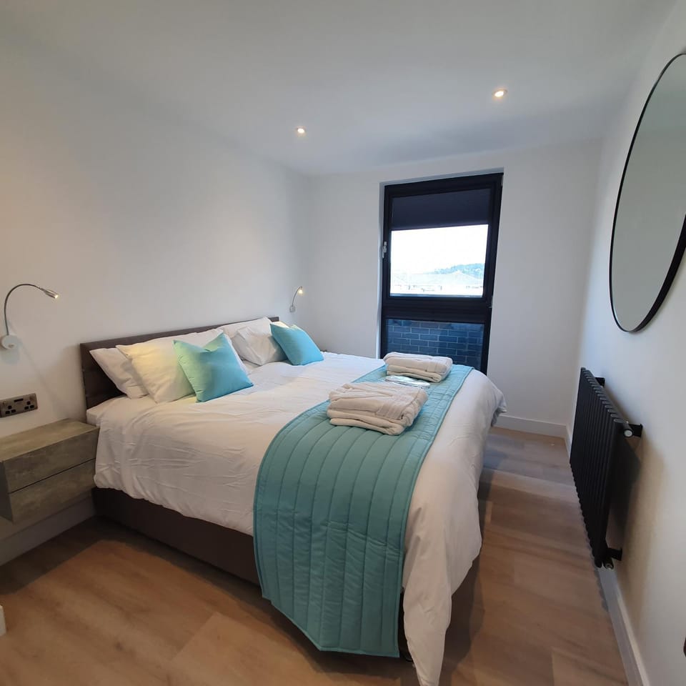 Central Penthouse with Hot Tub & Views 24 Cheltenham Apartment in Cheltenham