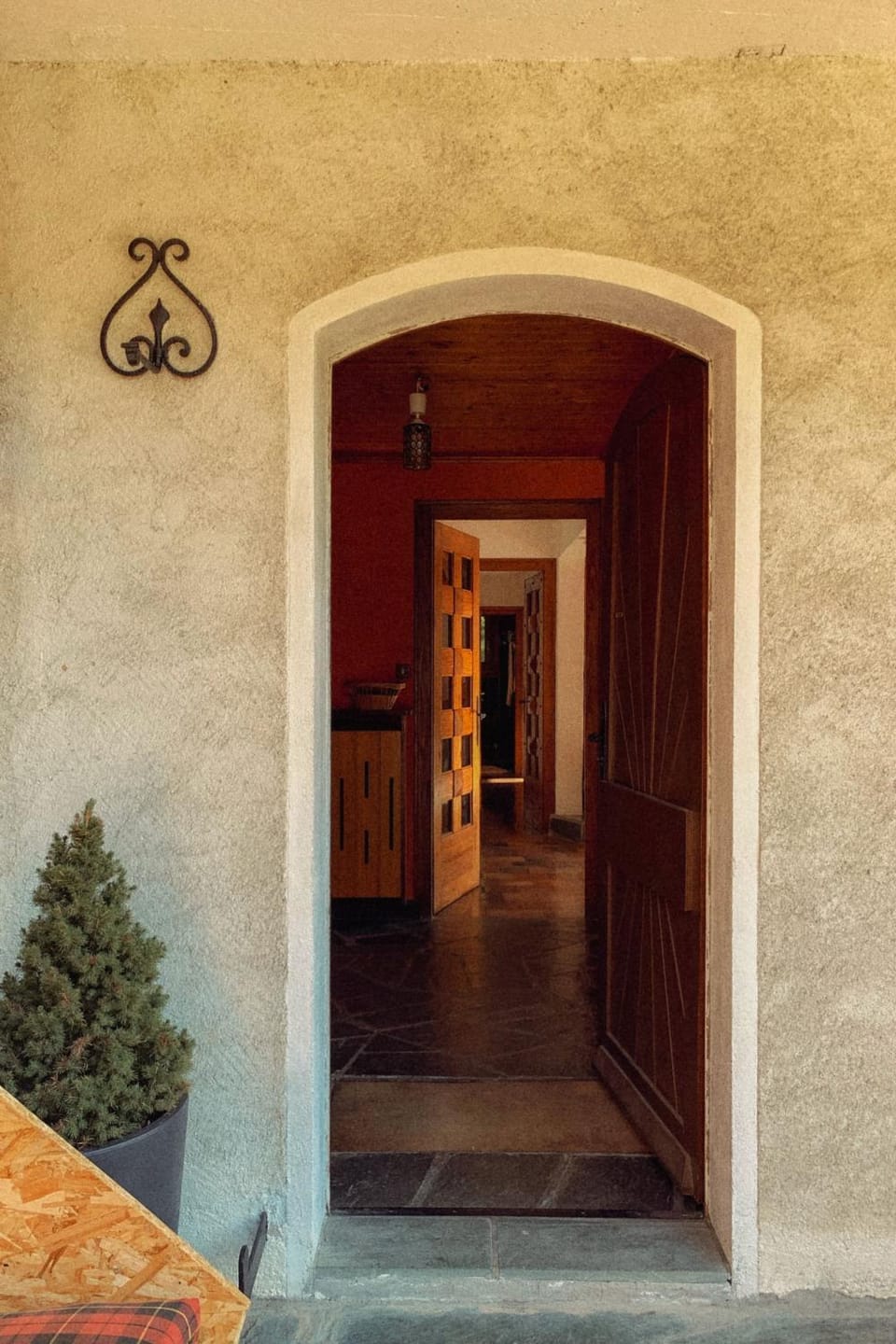 Property building, Facade/entrance, Lobby or reception