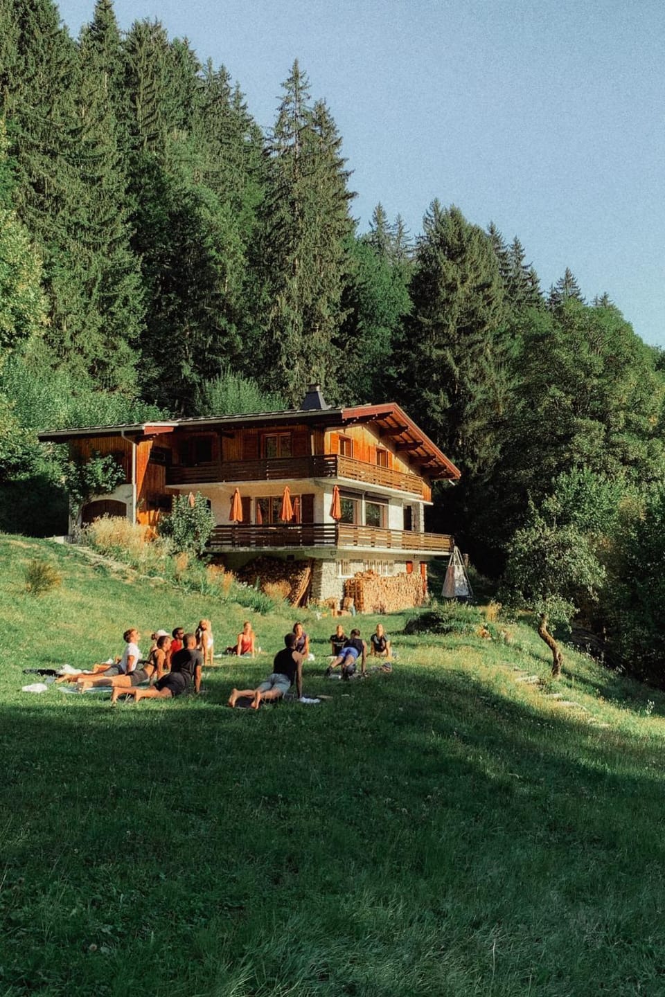 Property building, Spring, People, Garden, Garden view, group of guests