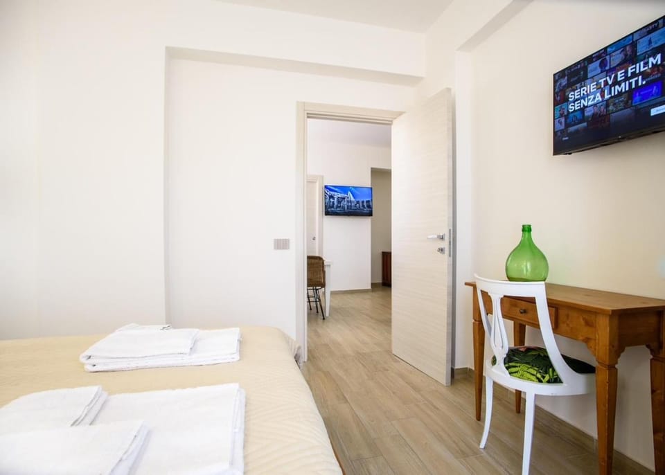 Communal lounge/ TV room, TV and multimedia, Living room, Photo of the whole room, Seating area