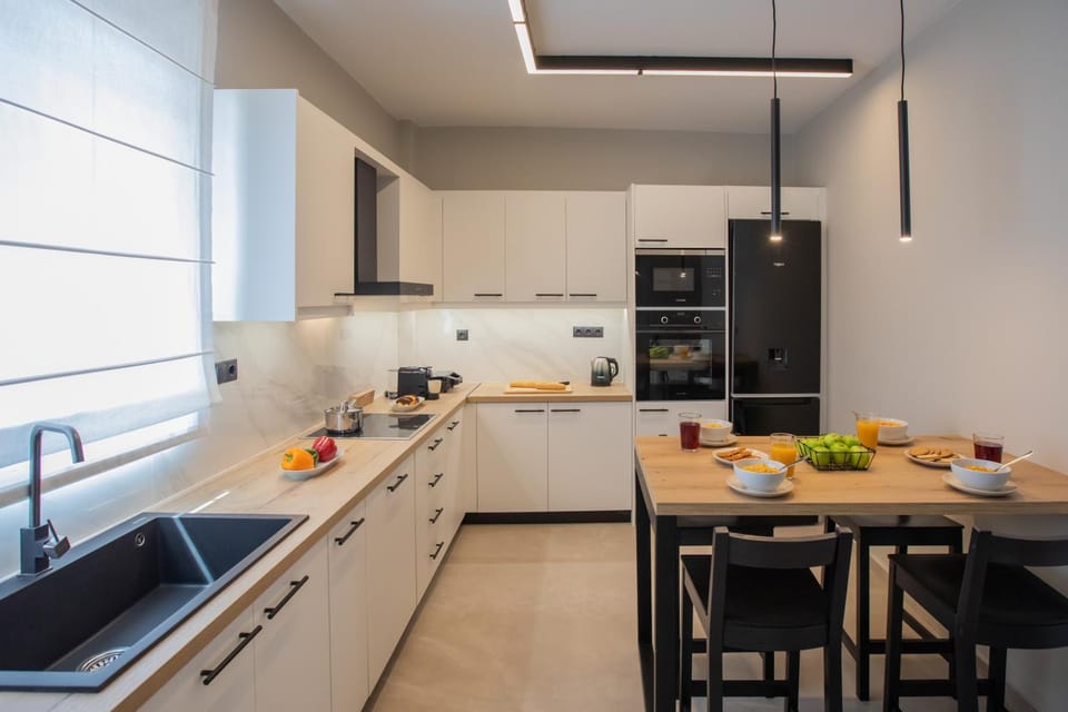 Kitchen or kitchenette, Dining area, Communal kitchen