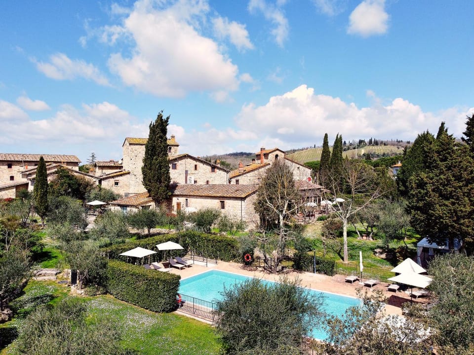 Property building, Bird's eye view, Garden, Garden view, Pool view, Swimming pool, sunbed