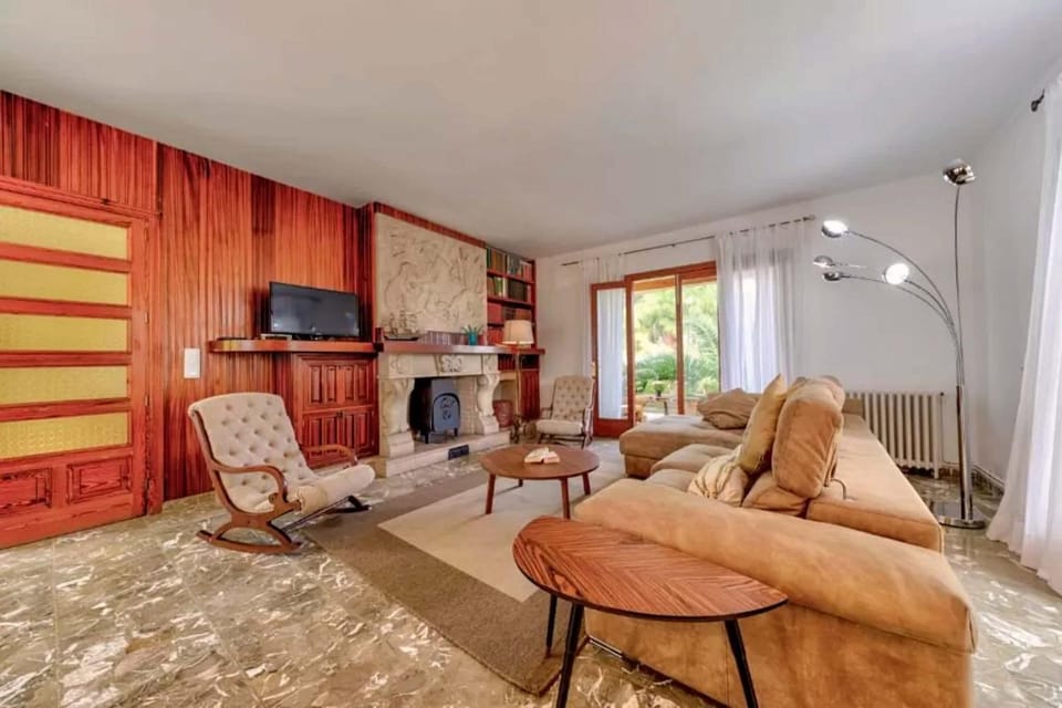 Communal lounge/ TV room, Living room