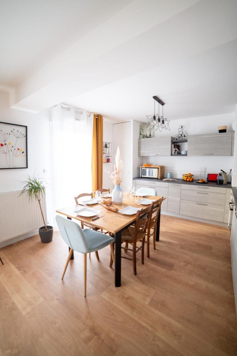 Dining area, kitchen