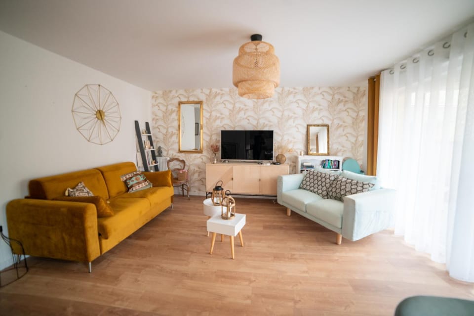 Communal lounge/ TV room, TV and multimedia, Living room