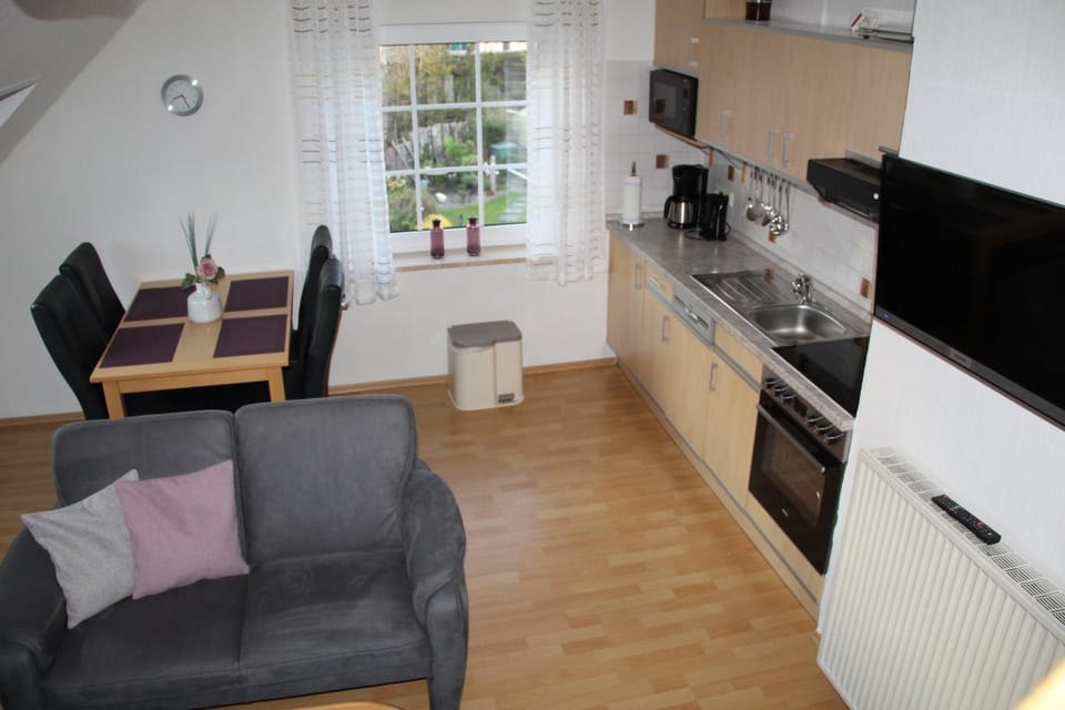 Dining area, kitchen