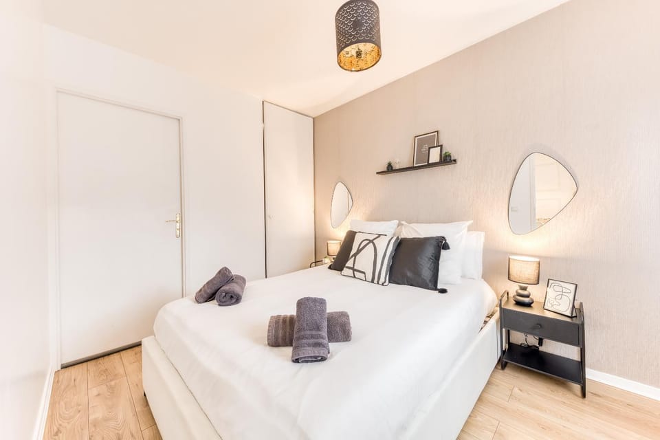 Bed, Photo of the whole room, Bedroom, towels, wardrobe