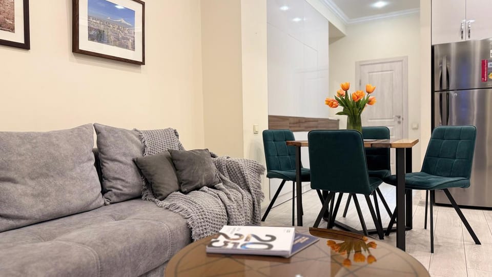 Living room, Seating area, Dining area