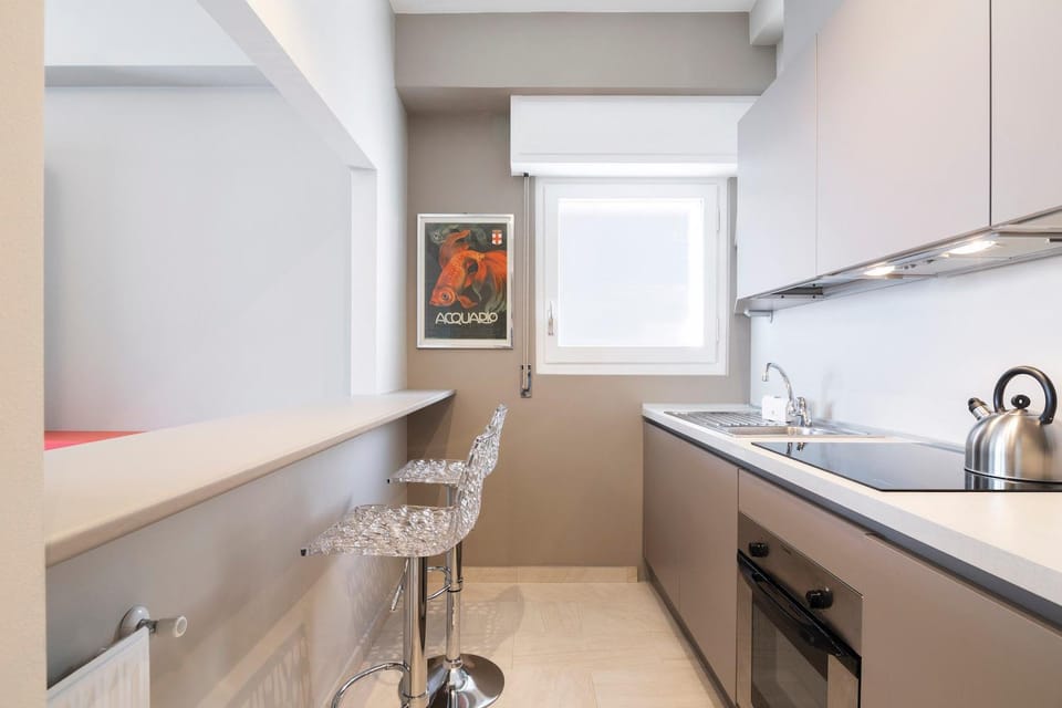 Kitchen or kitchenette, Dining area, stove