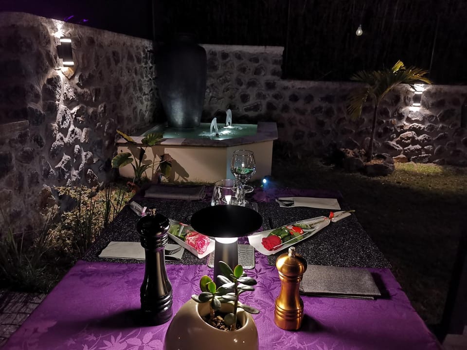 Night, Food and drinks, Dining area, Drinks