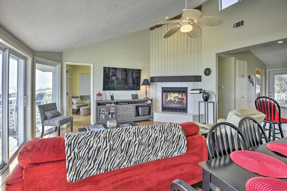 Sunny Florida Home with Decks and View, Steps to Beach House in Flagler Beach