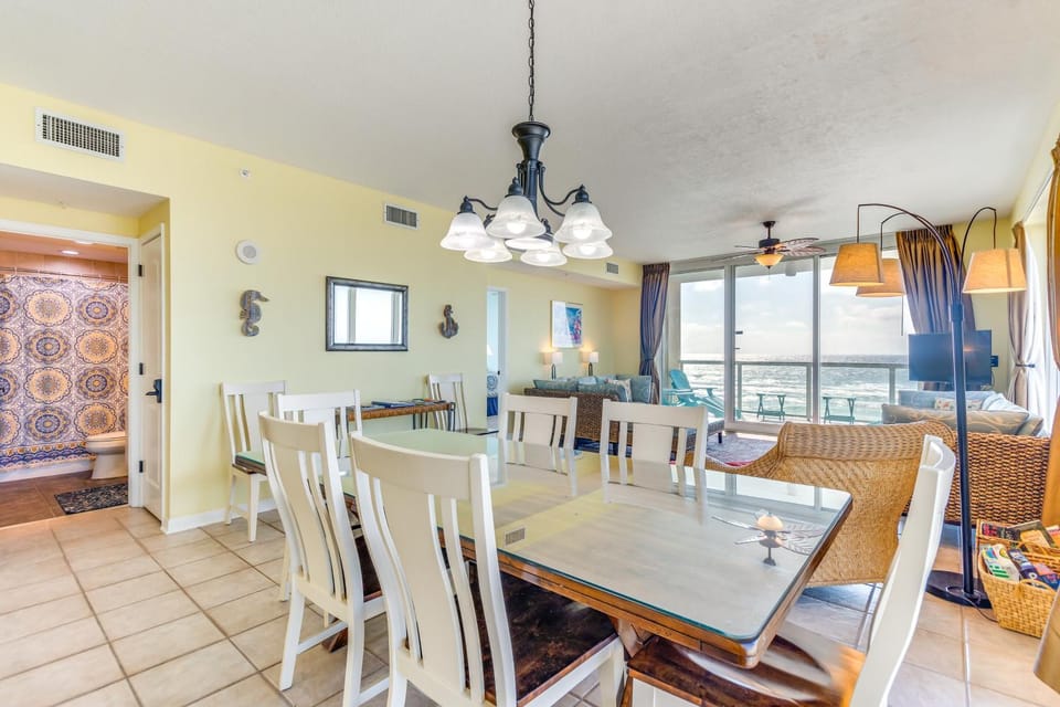 Sunsational Navarre Condo: Beach Chair Service House in Pensacola Beach