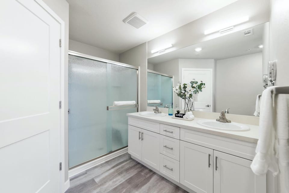 Shower, Bathroom, towels