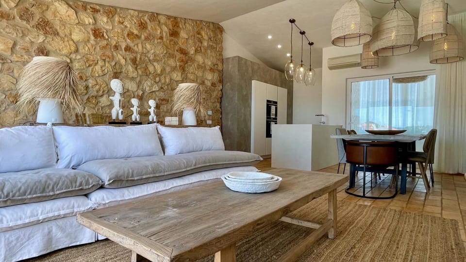 Coffee/tea facilities, Living room, Dining area, dishwasher, locker, minibar, pet friendly, stove, kitchen, kitchen