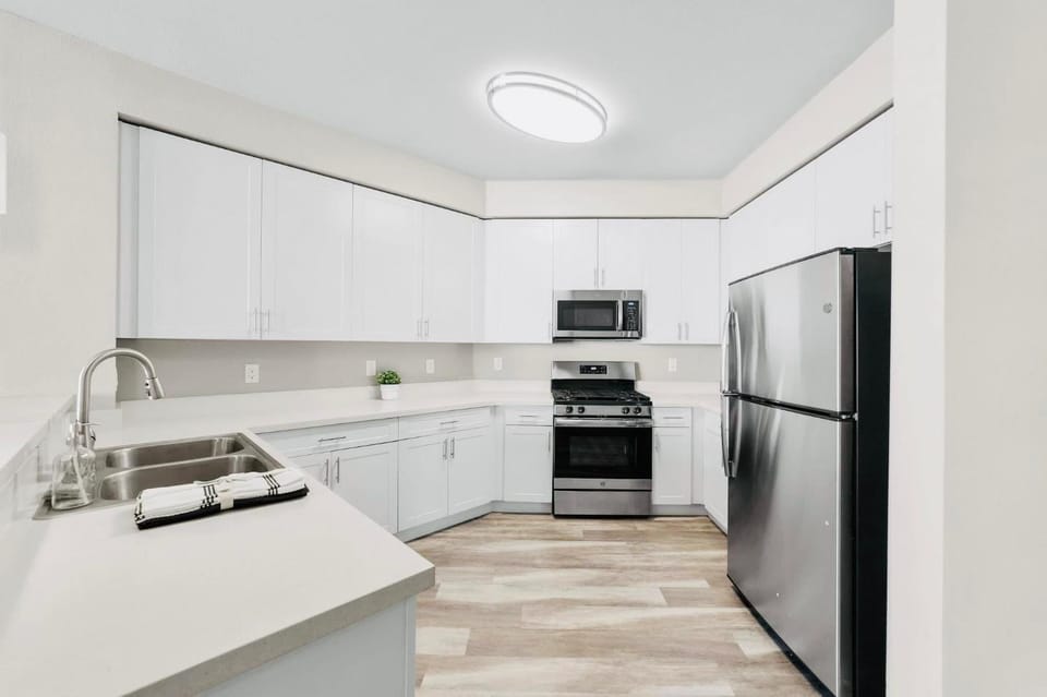 Kitchen or kitchenette, dishwasher, oven, stove