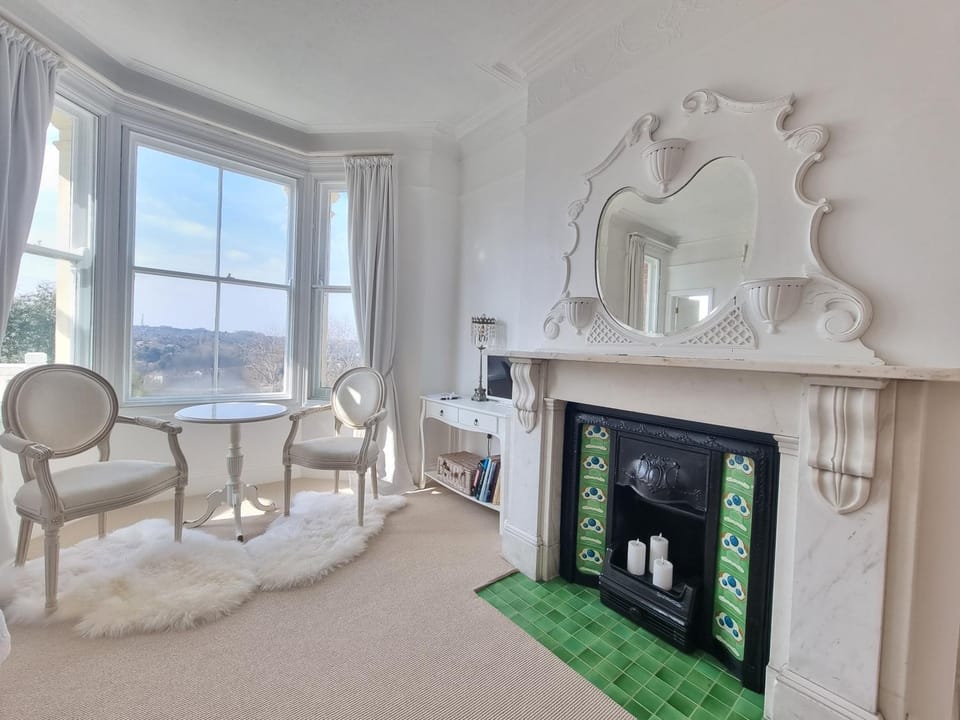 Bed, Decorative detail, Seating area, Dining area, Bedroom, fireplace