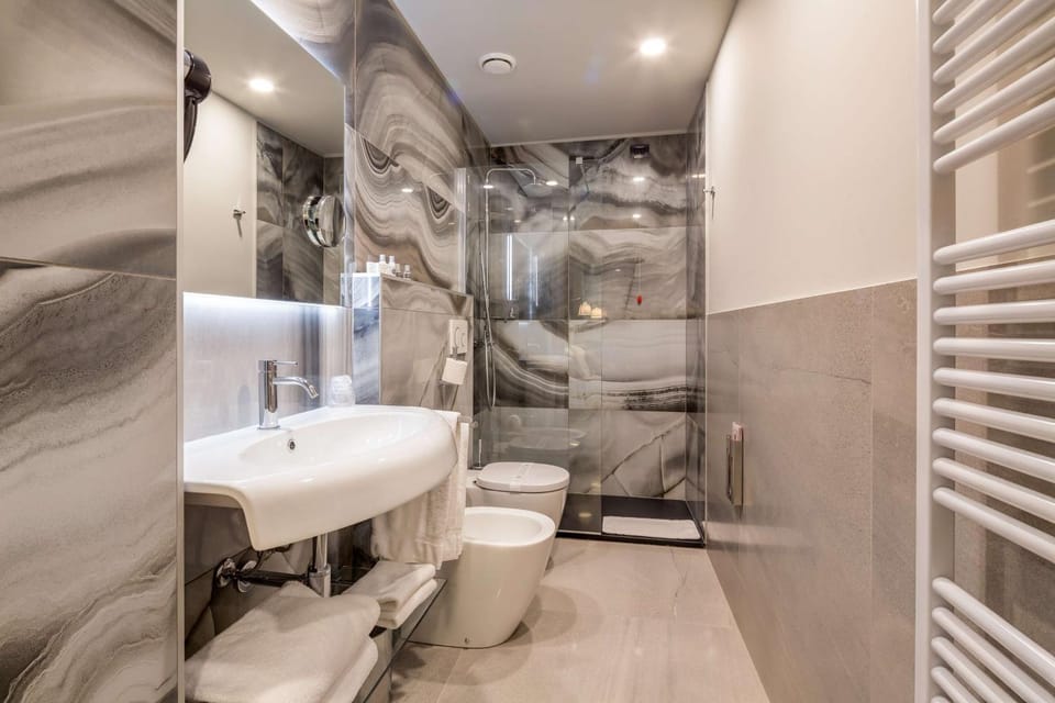 Bathroom, Photo of the whole room, On site