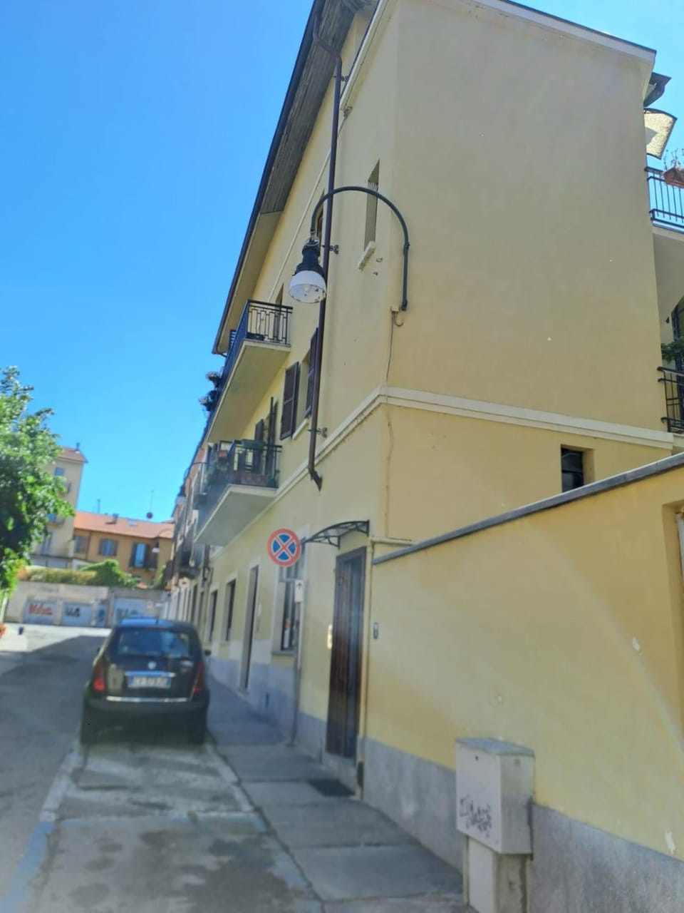 Property building, Street view, Quiet street view, Parking