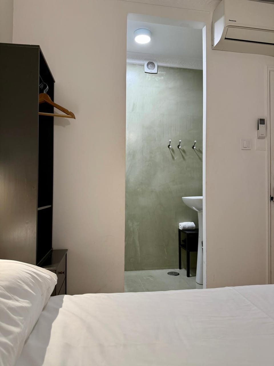 Shower, Bedroom