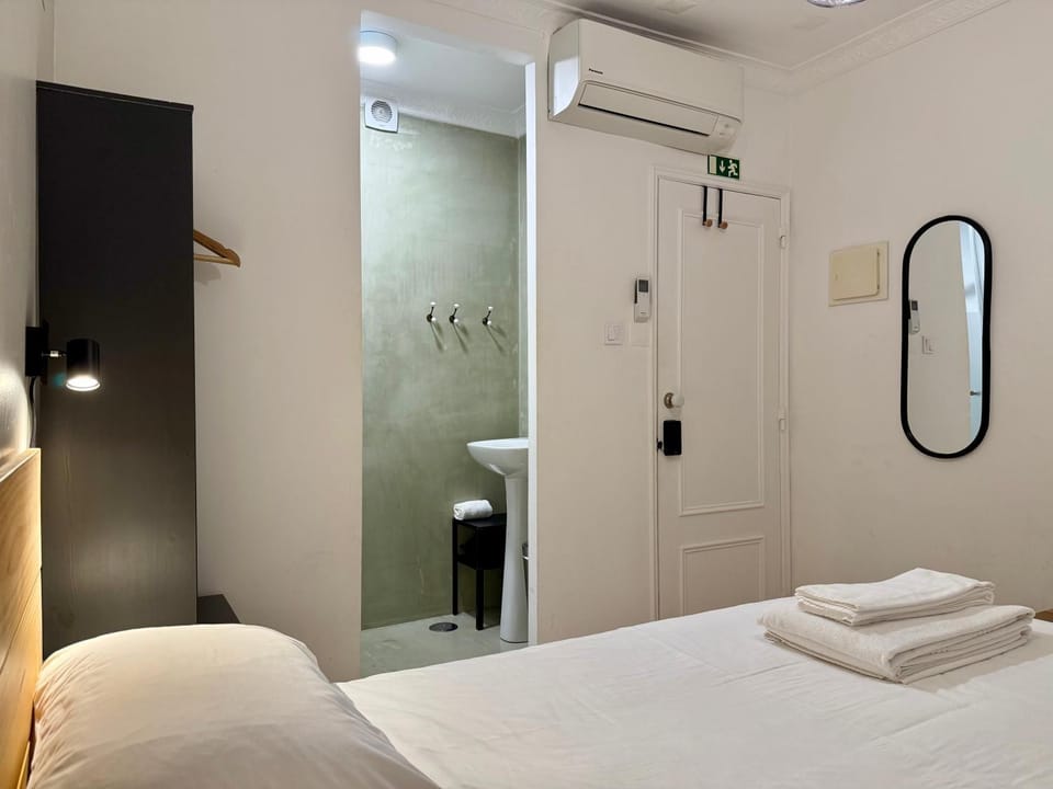 Shower, Bedroom
